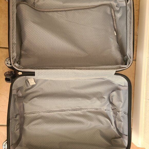 NWT Romantic Paris Rose Eiffel Tower hard shell luggage - Picture 10 of 10